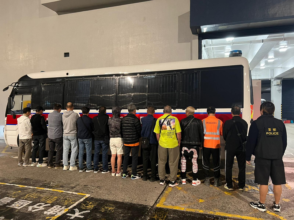 警方大埔破麻雀賭檔 拘捕14名男子