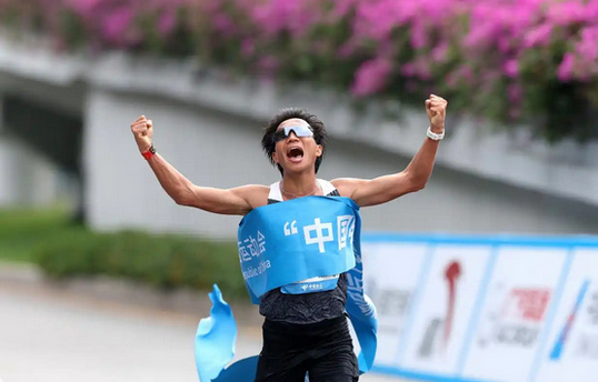 全運會歷史首個跨境馬拉松 何杰奪冠｜中國工商銀行（亞洲）特約 