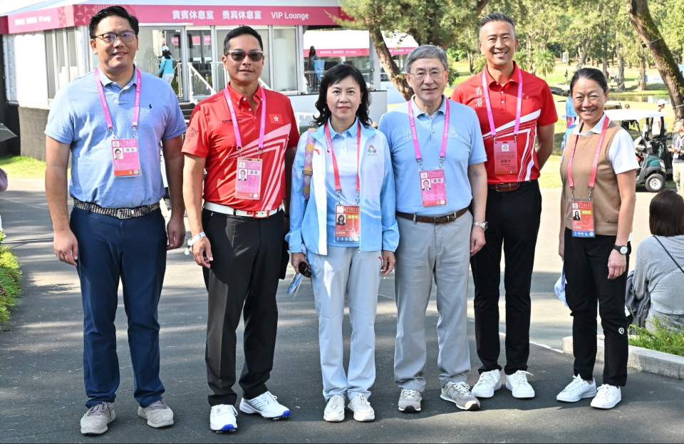卓永興觀賞十五運會高爾夫球比賽 比賽成功舉行證明香港舉辦一流水平體育盛事的能力