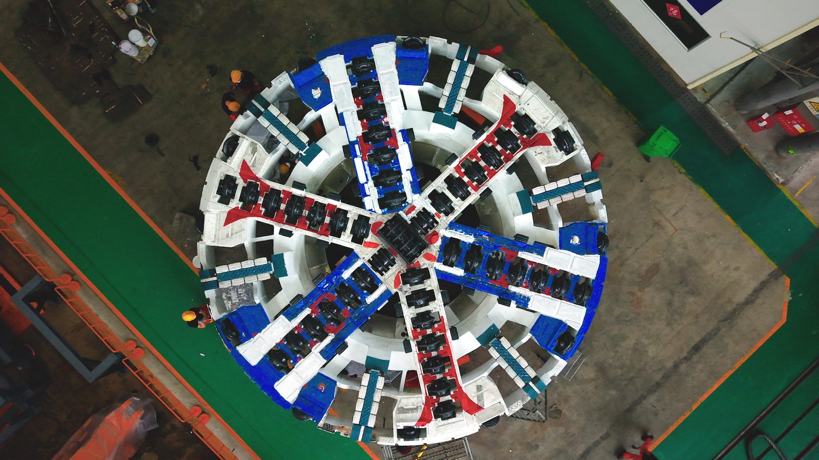  全球首創  一台盾構機完成隧道和站台層建設. 「變徑一號」在廣州芳白城際順利首發