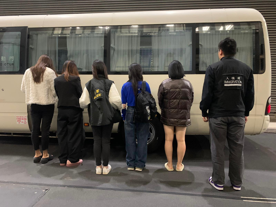 警方灣仔掃黃拘7名內地女