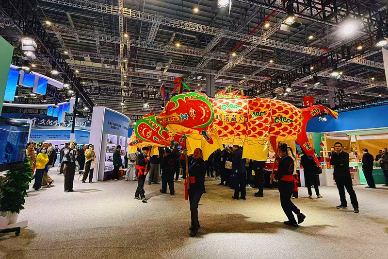 「一夜魚龍舞」風靡滬上  皖歙縣《徽州古城沉浸式文旅體驗》入選長三角案例