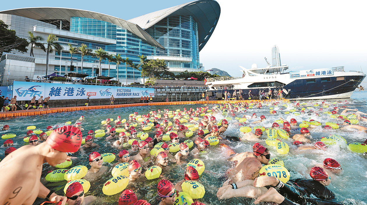 維港泳人數破紀錄 逾3700人參加