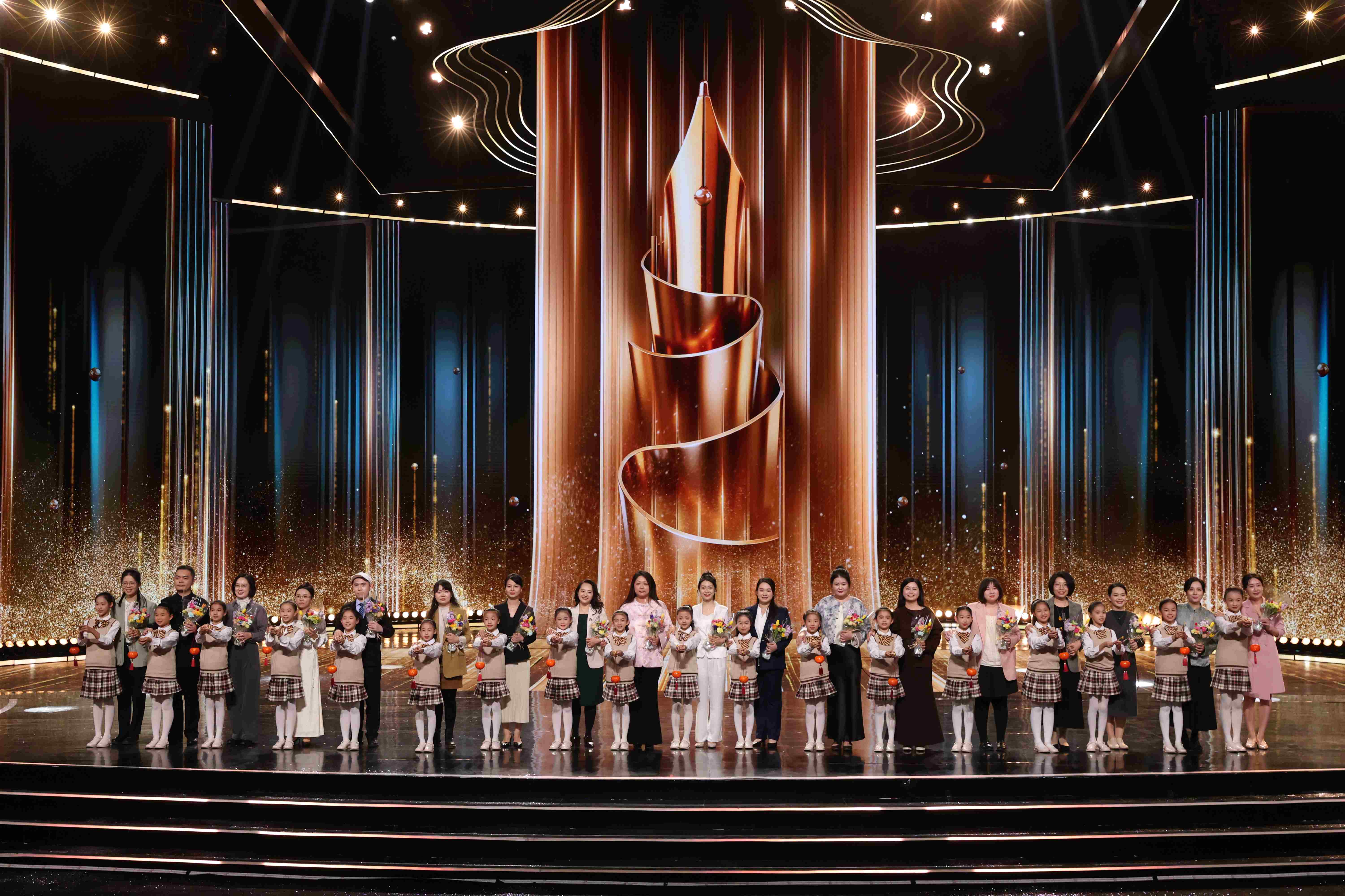 「兒童文學獎之夜」落幕 阿來寄語小讀者：在文字中看見更廣闊的世界