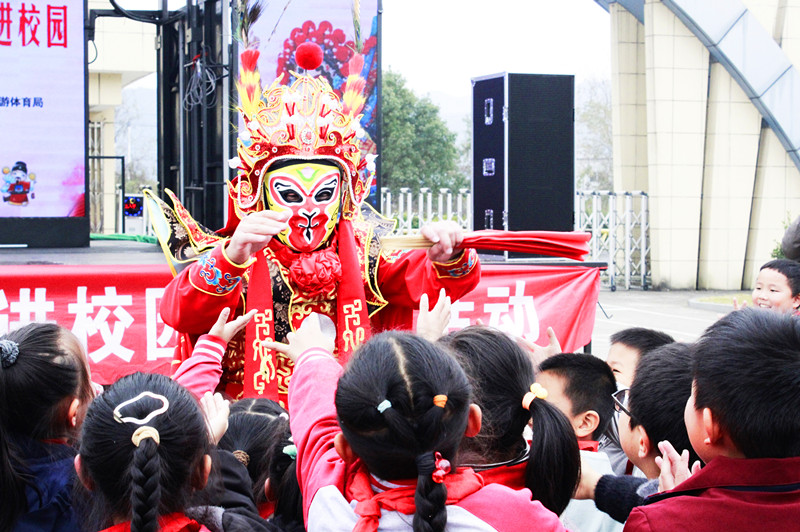 皖黟縣：戲曲傳承進校園導師相伴潤童心