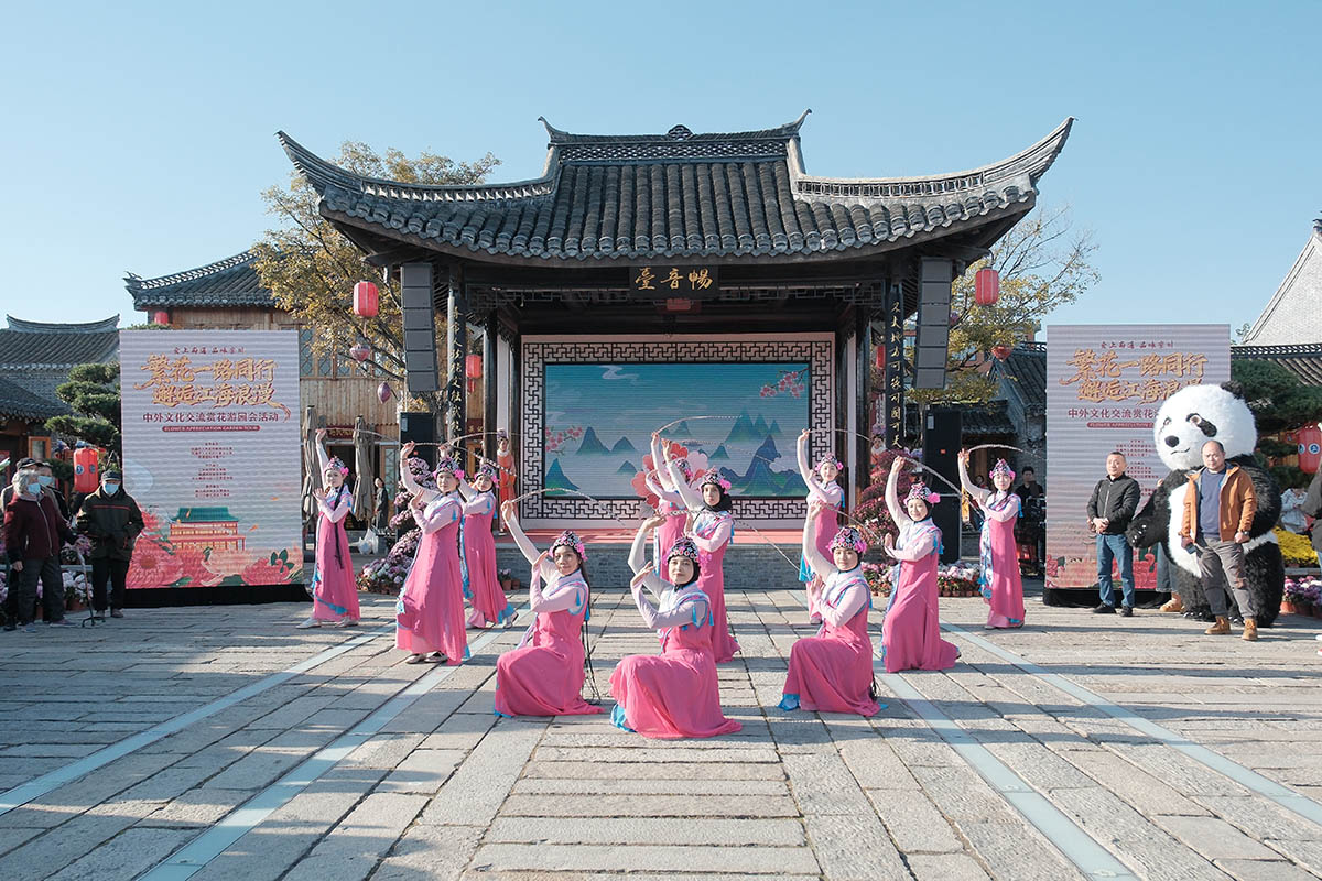 留學生在南通「趕花集」 崇川舉辦中外文化交流遊園會
