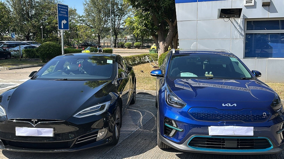 警方新界南打擊白牌車 拘2司機涉非法載客取酬