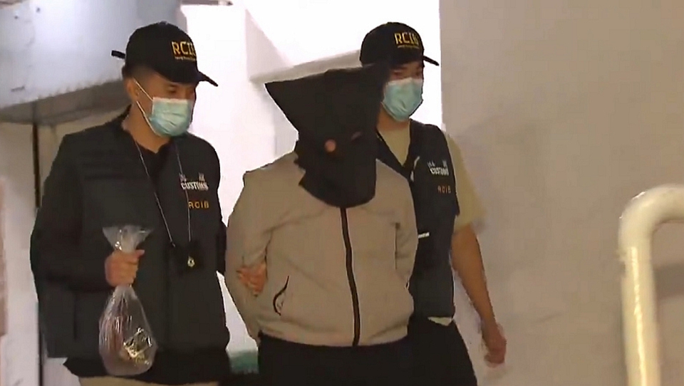 海關鴨脷洲搗破私煙儲存倉 拘1男檢值1350萬元私煙