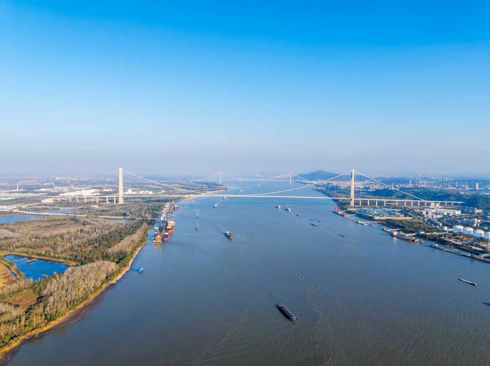 在漢央企築夢金陵：千米長江大橋鐫刻中國基建新高度