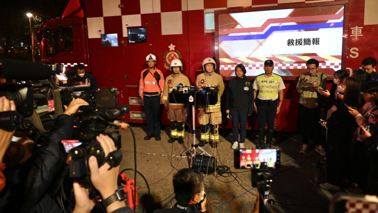 宏福苑大火 | 大埔火災已致44人遇難45人受傷 警方拘捕3名涉誤殺男子