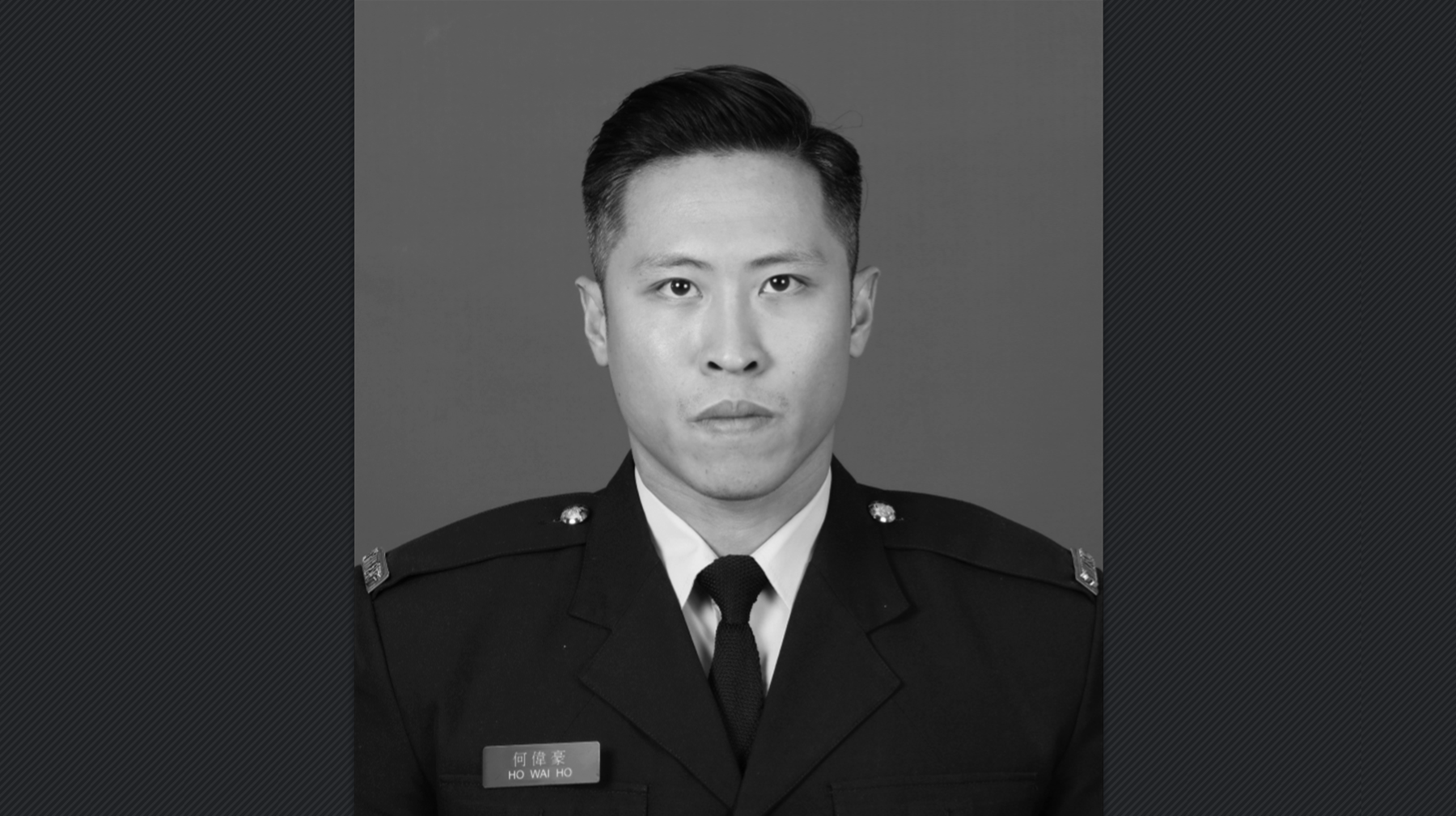 宏福苑大火丨37歲殉職消防員家屬到富山殮房傷心認屍