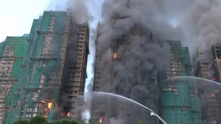 宏福苑大火｜企業馳援大埔火災救援 李嘉誠基金會3000萬設緊急援助基金 額外撥5000萬後續支援 李兆基基金、馬雲公益基金會各捐贈3000萬 信和集團、周大福等多間企業捐款支援 （持續更新）