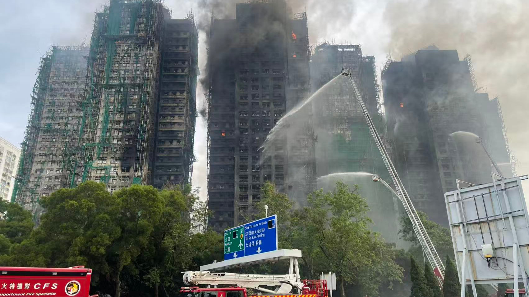 宏福苑大火｜國家消防救援局指導廣東消防支援香港多台套救援裝備