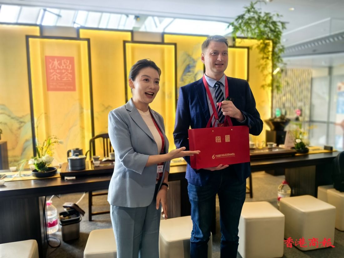 【讀懂中國】俄羅斯網紅德米日·多羅寧品「冰島」中國雙江冰島茶薈周琦：讓雲南普洱茶更標準姿態走向全球市場