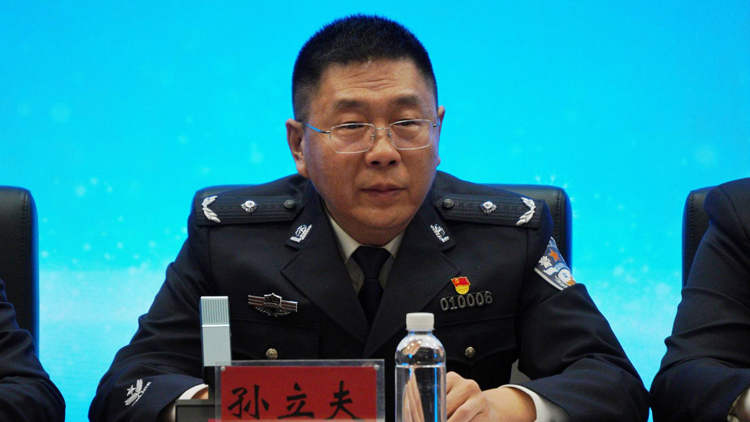 約會哈爾濱 冰雪暖世界｜靚麗警色護航冰雪季 四「全」舉措築牢安全防線