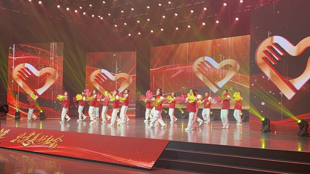 10支志願隊伍授旗宣誓 共繪「爾濱」溫暖底色