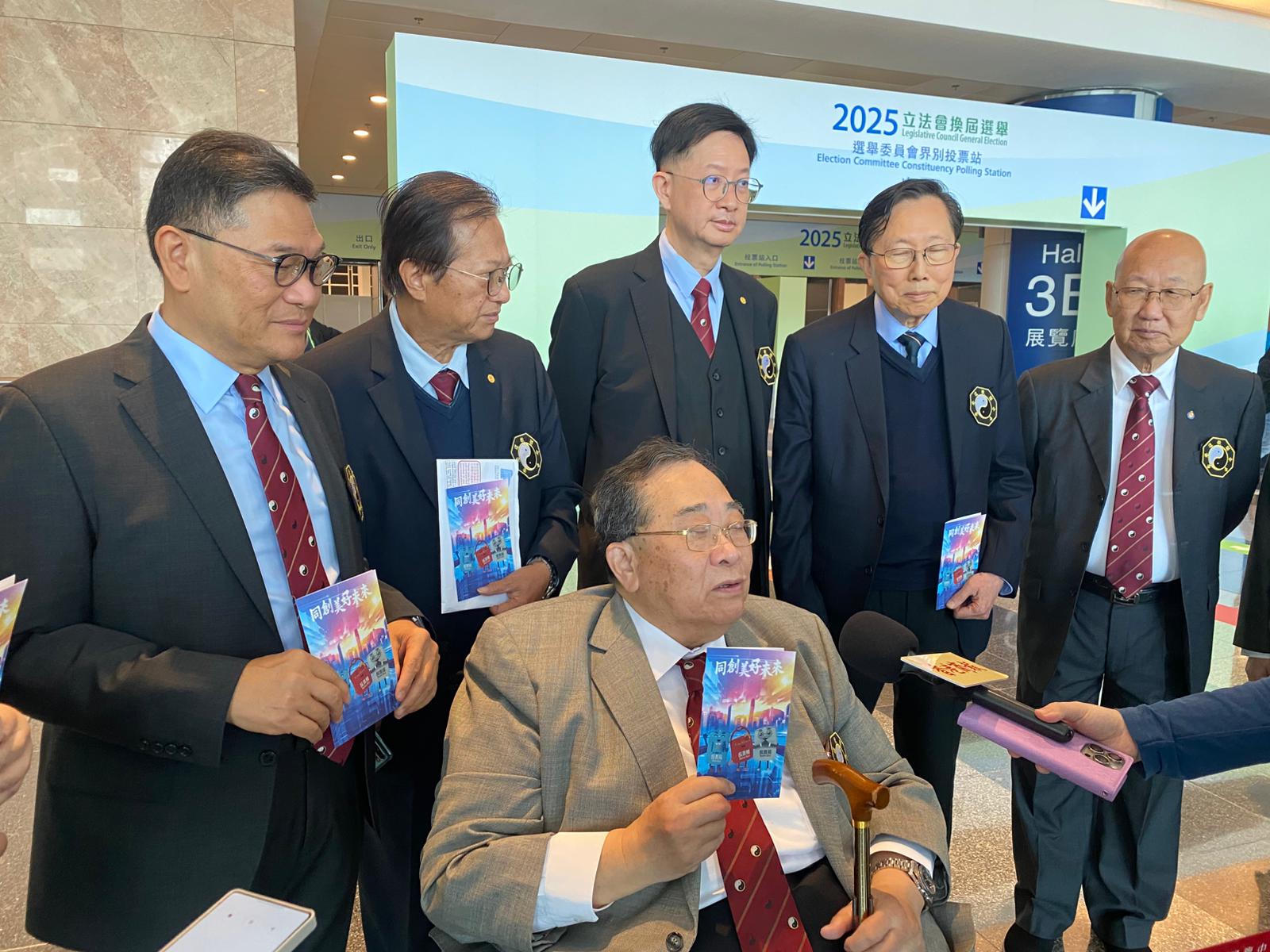 選委會界別投票站現場氣氛熱烈