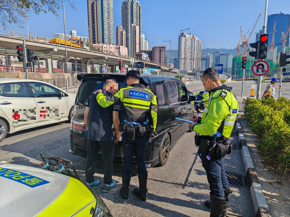 警方東九龍打擊停牌駕駛 拘捕一名男司機