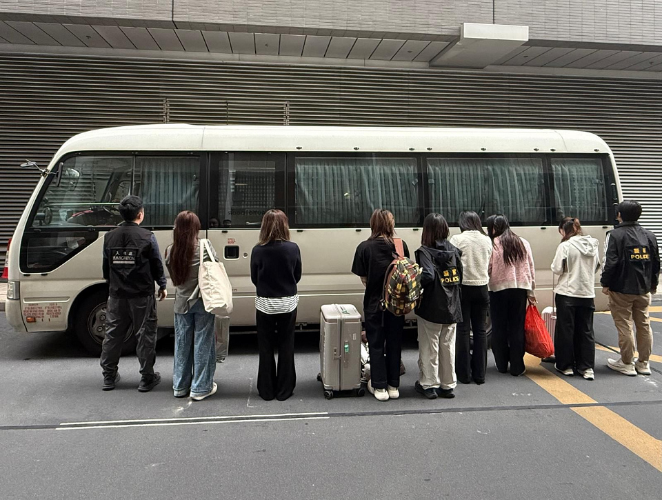 警方灣仔掃黃拘7名內地女