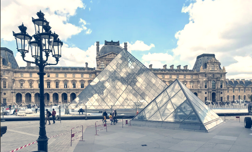 法國盧浮宮盜竊案調查報告：重大安保漏洞致嫌犯得手