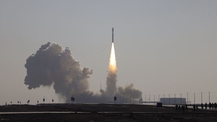 中山大學學生自主研製立方星在酒泉成功發功