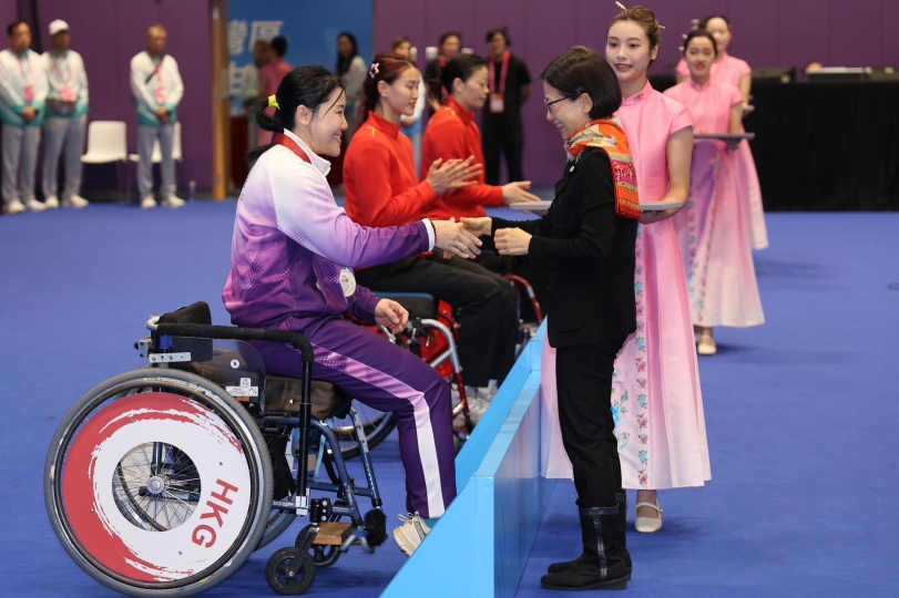 殘特奧會｜港隊余翠怡在女子個人重劍摘銀 可獲馬會逾9.3萬元獎金