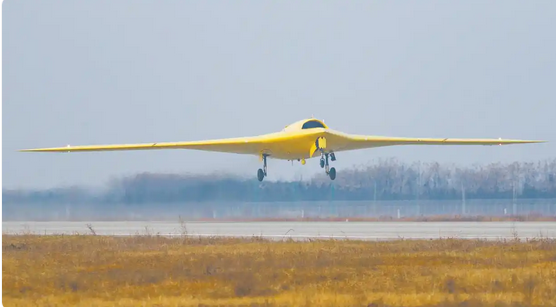 中國彩虹-7高空高速隱身無人機成功首飛