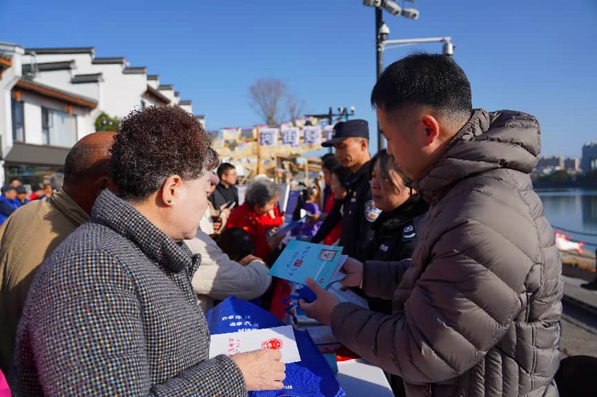 皖屯溪區：小市集藏大溫暖 黨建紅引新治理