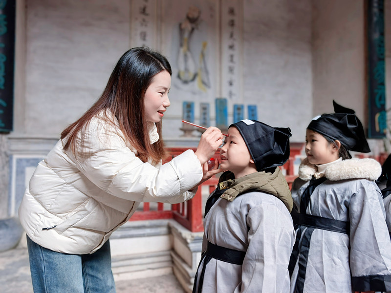 皖黟縣:南湖書院「開蒙禮」別開生面