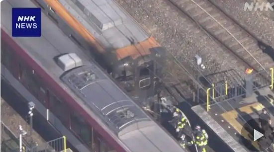日本發生列車與汽車相撞事故 汽車起火