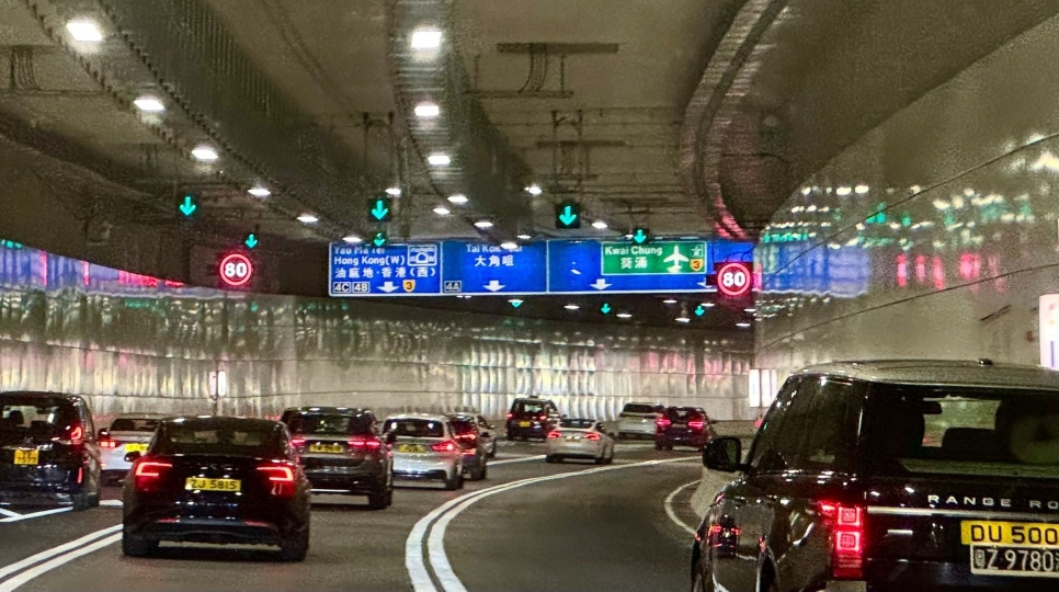 啟德隧道不能直上觀塘繞道 路政署增警告交通標誌