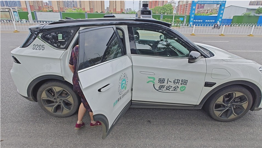 Uber與百度蘿蔔快跑合作 在倫敦試行無人駕駛出租車