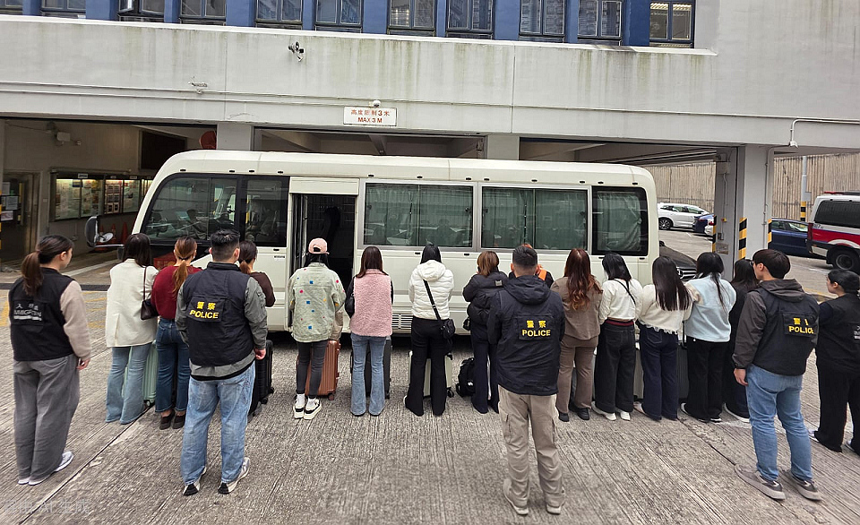 警方荃灣掃黃拘15名內地女