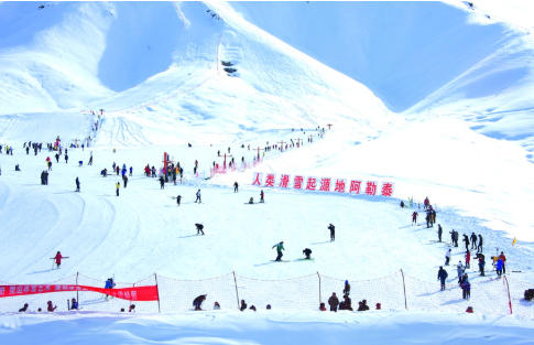 新疆鐵路「中國雪都·我的阿勒泰」號旅客列車 即日起正式發售火車票