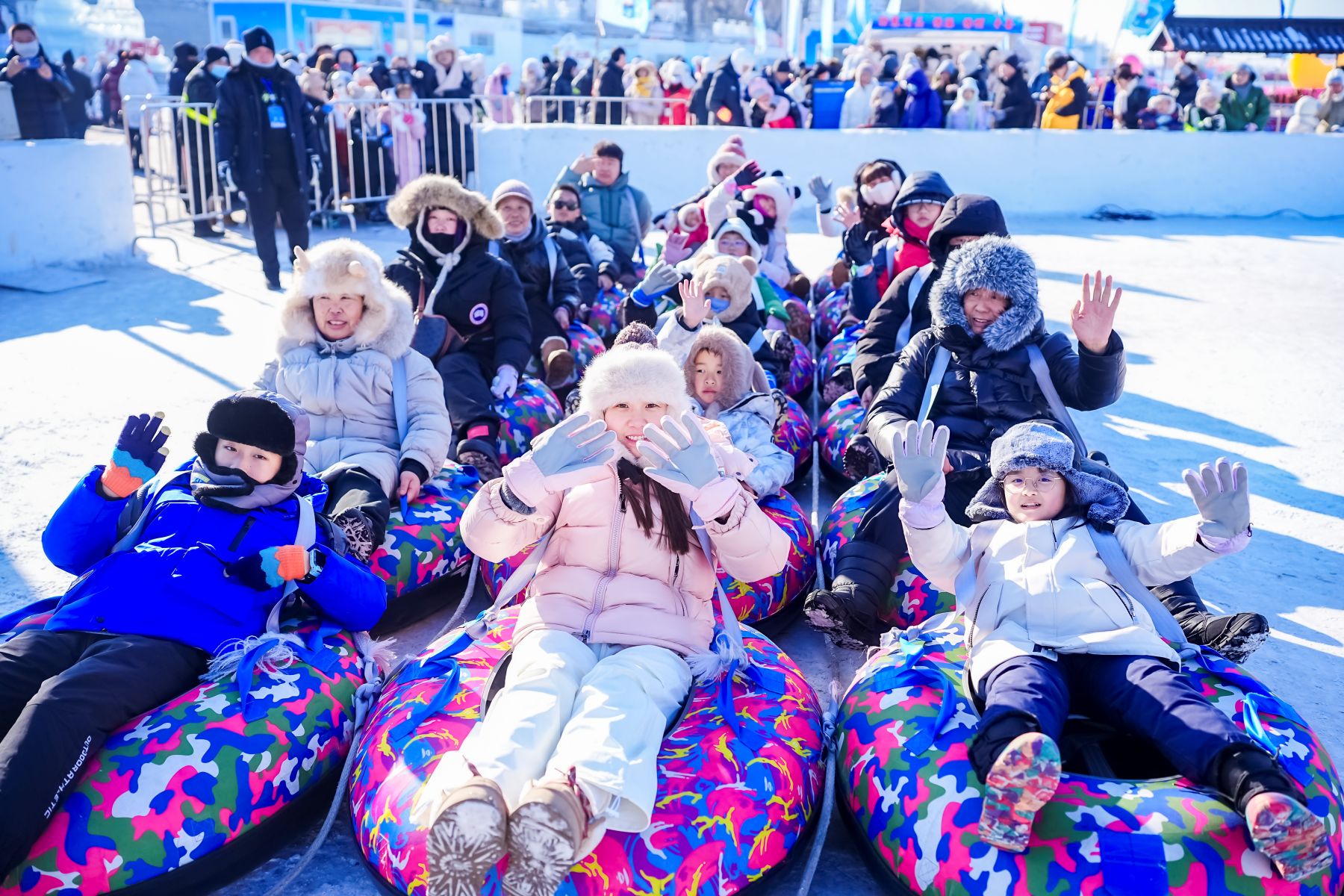 第八屆哈爾濱松花江冰雪嘉年華12月25日試開園