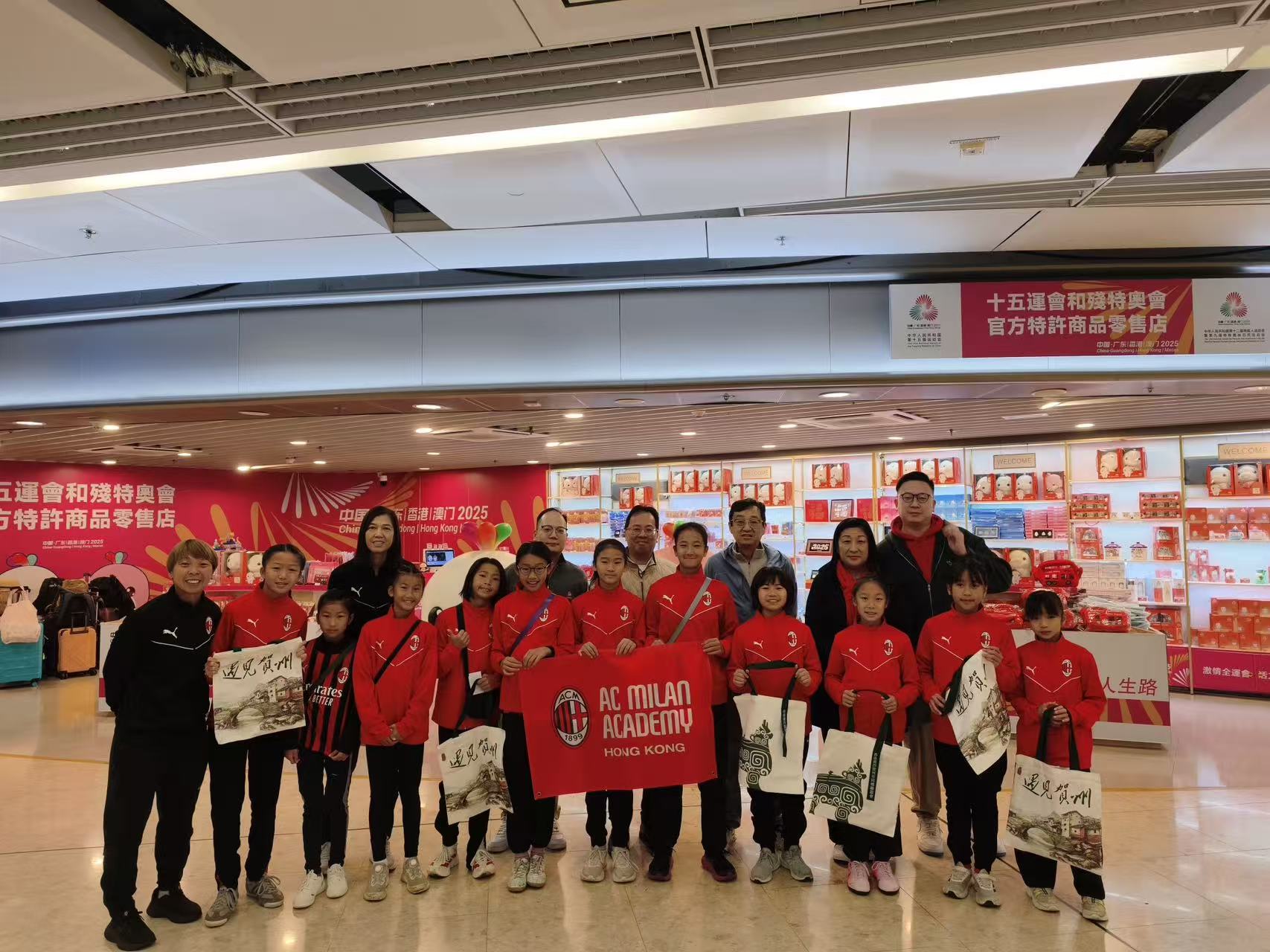 賀港杯2025女足賽啟幕 AC米蘭香港U12隊出征 桂港青少年體育交流再啟新篇