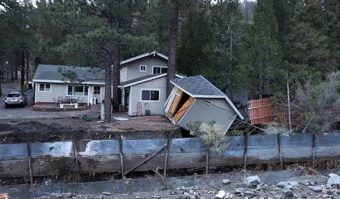 美國東北部遭冬季風暴吹襲 逾3500架次航班延誤