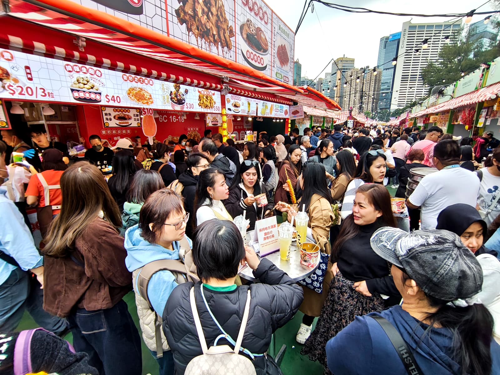 工展會展期步入尾聲 維園人頭湧湧