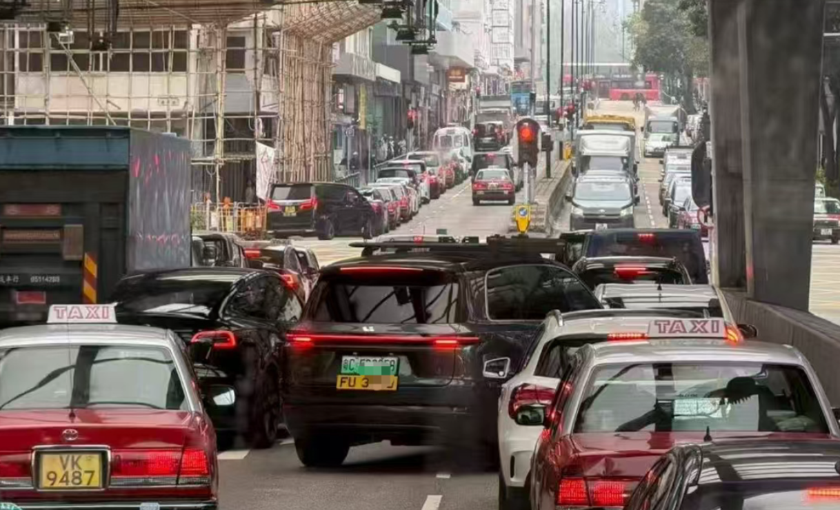 政府周四起上調違泊等多項交通違例事項罰款額