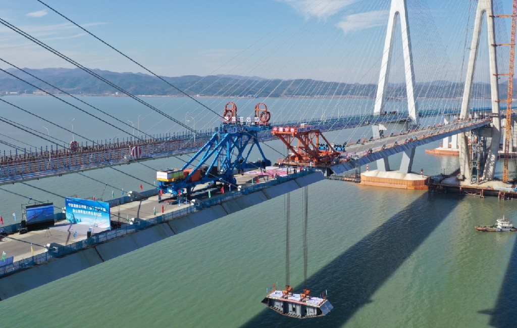 武漢央企承建的國內首座市域跨海大橋順利合龍