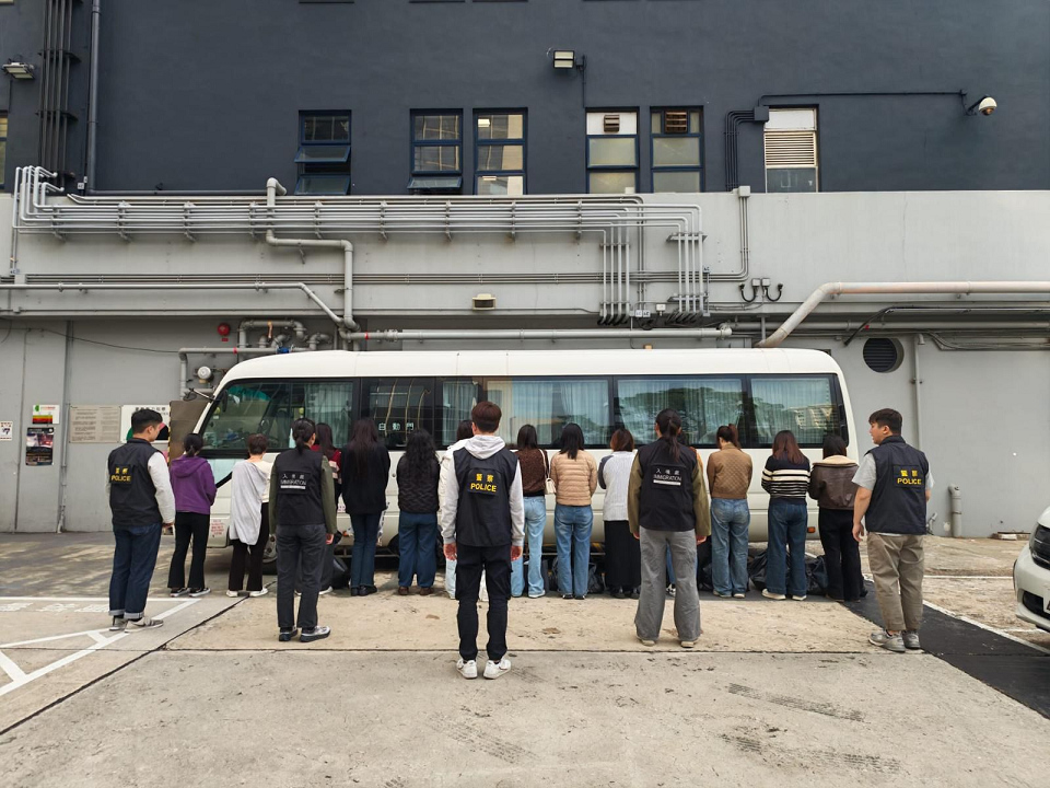 警方九龍城打擊黑工 拘捕17名男女