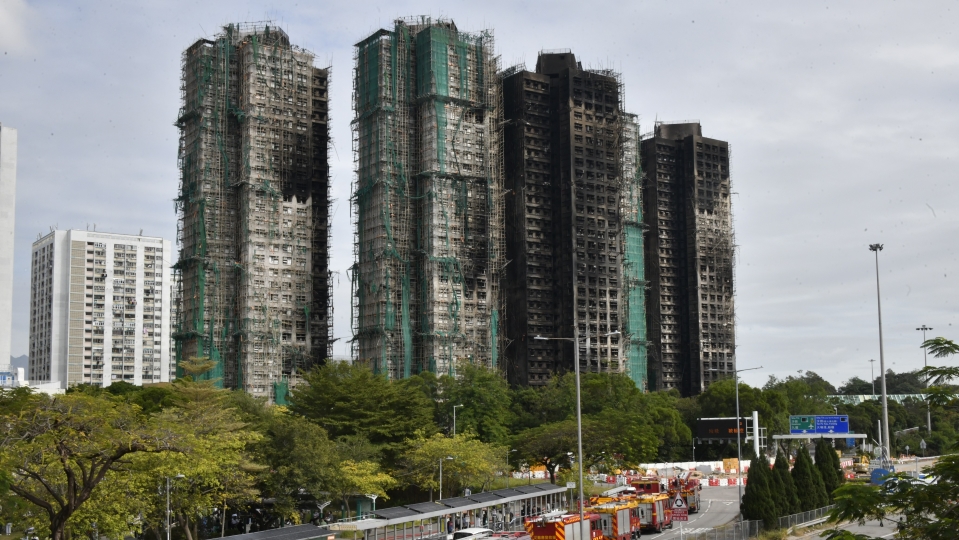 宏福苑大火 | 逾百名災民發聯署懇請原址重建 政府發言人：正聽取和歸納不同意見