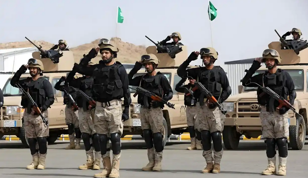 沙特主導聯軍：進入也門穆卡拉港的兩艘船只載有武器彈藥 