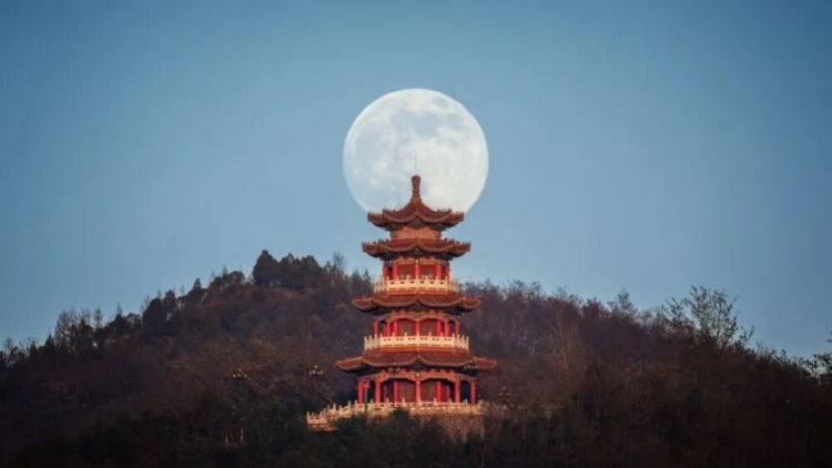 今晚6時3分，鎖定今年首個「超級月亮」！