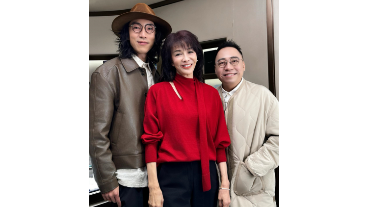 Do姐聯手農夫街頭派壓歲金片 周生生賀新春玩出新意