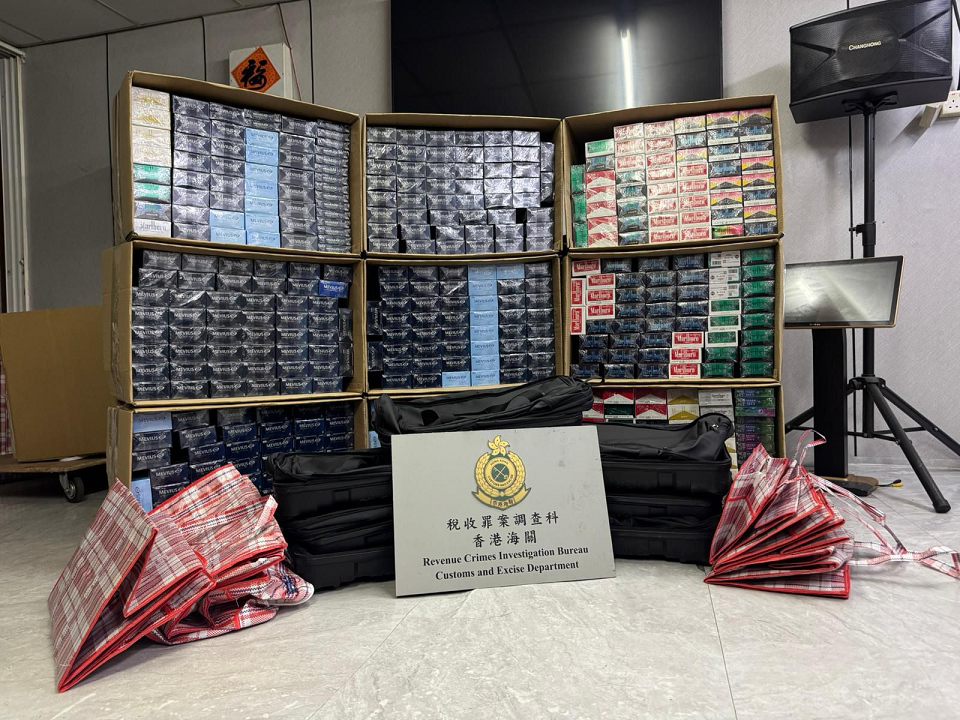 海關上水破私煙儲存倉 拘3人檢值55萬元私煙