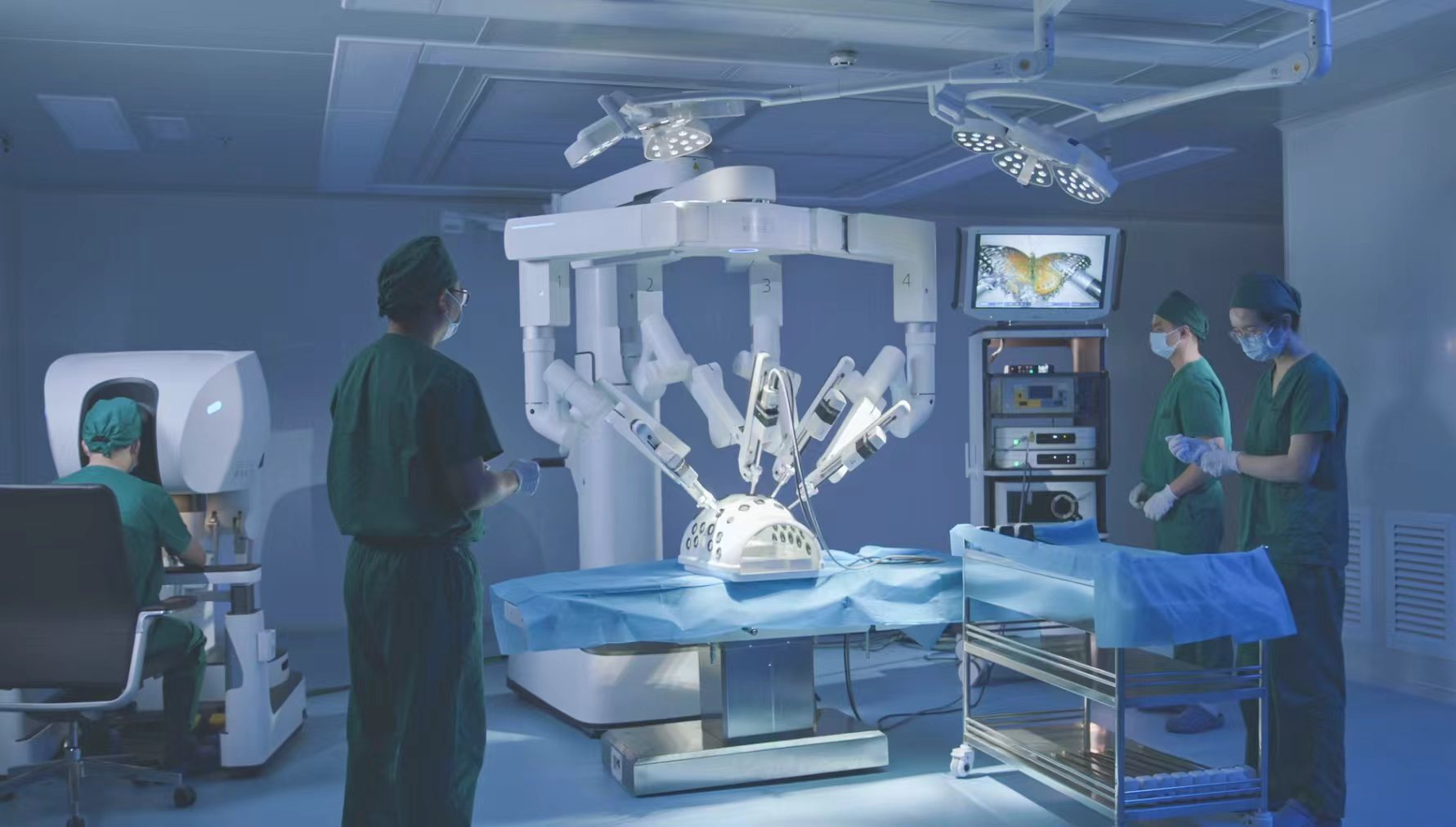 開盤暴漲36%！龍崗手術機器人新秀敲響港交所新年第一鑼