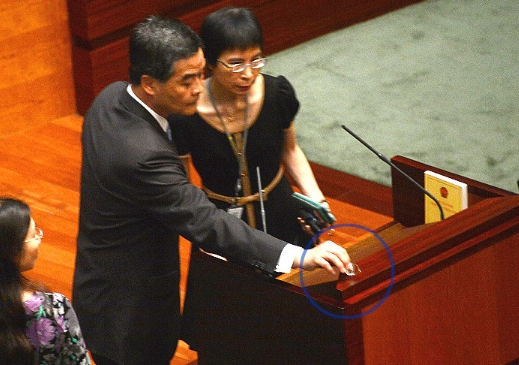 20140703_PO_黃毓民_梁振英_2