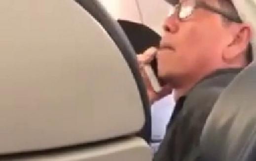 陶拿着手機,疑與律師通電話。(網上圖片)