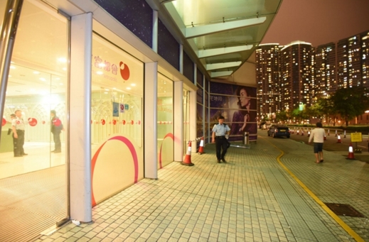 事發於紅磡都會道一個商場。